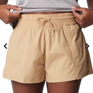 NWT Columbia Boundless Trek Cargo Shorts—Women’s Medium,Omni-Shade & Omni-Shield